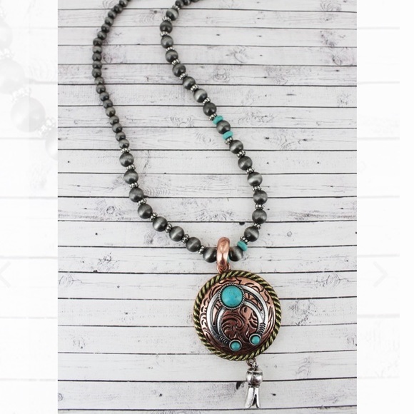 🌻 TURQUOISE & COPPER-TONE CRESCENT NECKLACE 🌻 - Picture 2 of 2